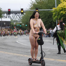  Nude