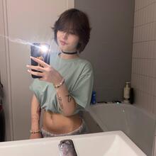  Nude