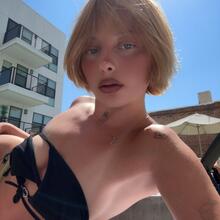  Nude