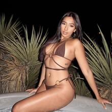  Nude