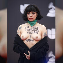  Nude