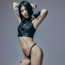  Nude