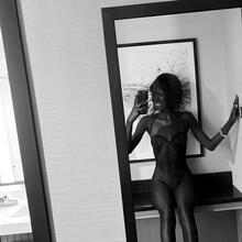  Nude