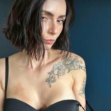  Nude