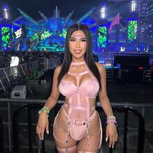  Nude