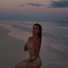  Nude