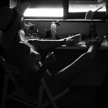  Nude