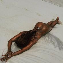  Nude