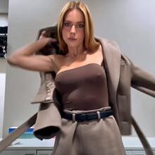  Nude