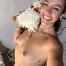  Nude