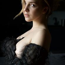  Nude