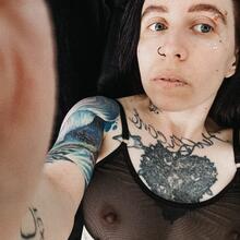  Nude