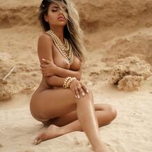  Nude