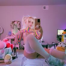  Nude