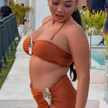  Nude