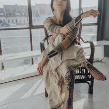  Nude