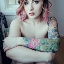  Nude