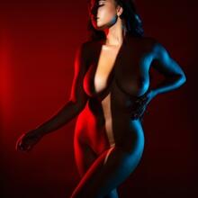  Nude