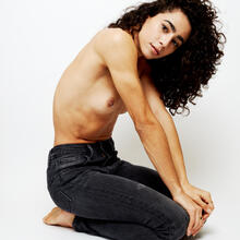  Nude