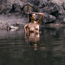  Nude