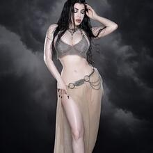  Nude