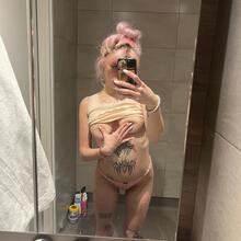  Nude