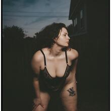  Nude