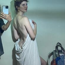  Nude