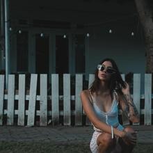 Nude