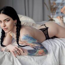  Nude