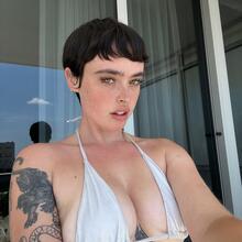  Nude