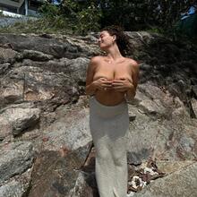  Nude