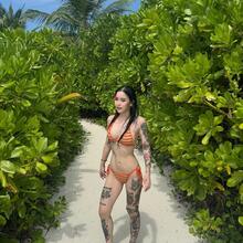  Nude