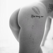  Nude