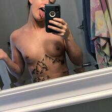  Nude
