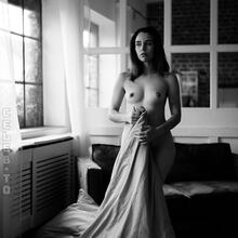  Nude