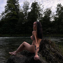  Nude