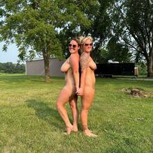  Nude