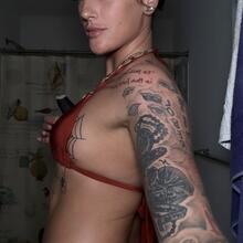  Nude