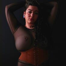  Nude