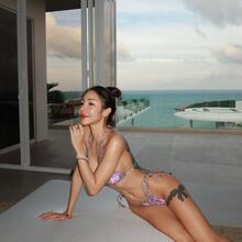  Nude