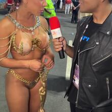  Nude