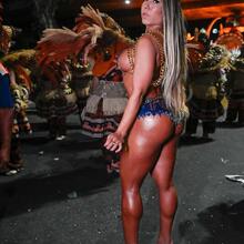  Nude