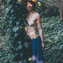  Nude