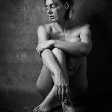 Nude