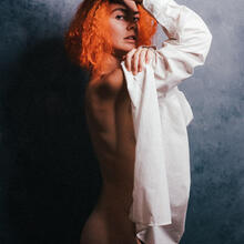  Nude