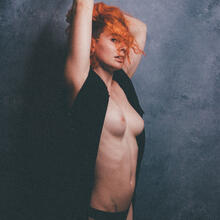  Nude