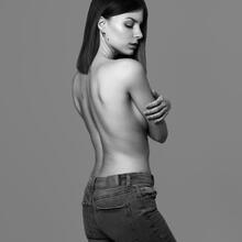  Nude