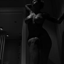  Nude