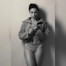  Nude
